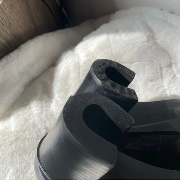 Tory Burch Navy and Gold Heels - Picture 9 of 9